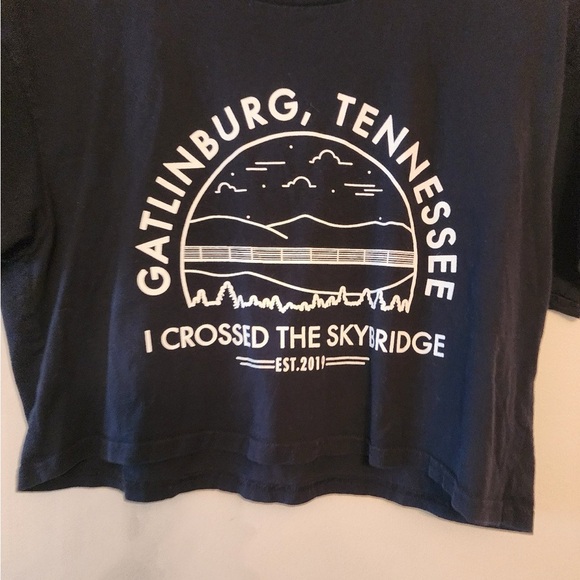 Gatlinburg Tennessee black graphic t-shirt cropped size womens medium - Picture 2 of 4